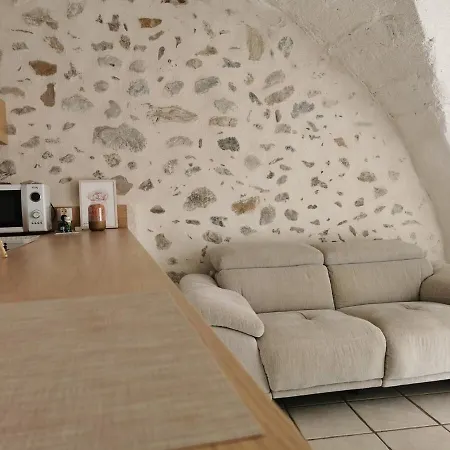 2-star Countryside Apartment Claret (Alpes-de-Haute-Provence)